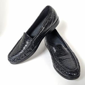 SAS black patent leather loafer crocodile pattern